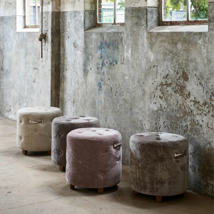 Riviera Maison Rivièra Maison Bowery Hocker - Ø 45 Cm - Höhe 46 Cm - Espresso 7 Riviera Maison Rivièra Maison Bowery Hocker - Ø 45 Cm - Höhe 46 Cm - Espresso – Bild 5