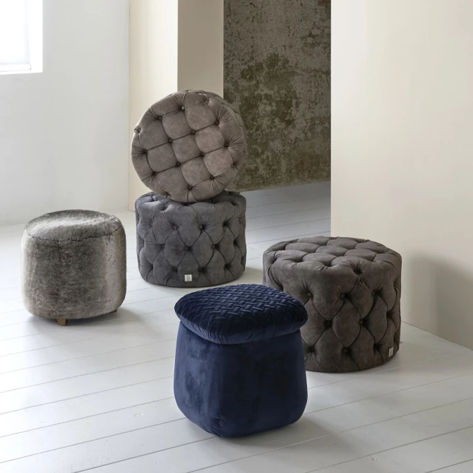 Riviera Maison Rivièra Maison Opera 55 Fußhocker - Ø 55 Cm - Höhe 45 Cm - Elephant 4 Riviera Maison Rivièra Maison Opera 55 Fußhocker - Ø 55 Cm - Höhe 45 Cm - Elephant – Bild 2