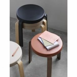 Normann Copenhagen Tap Stool Hocker Walnut - H 43 X L 41 X Ø 35 Cm - Sand -Qeeboo shop unnamed file 683